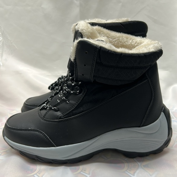 Fax Fur Lined Waterproof Lace Up Boots. Size 8. Black. NWT - Picture 3 of 10